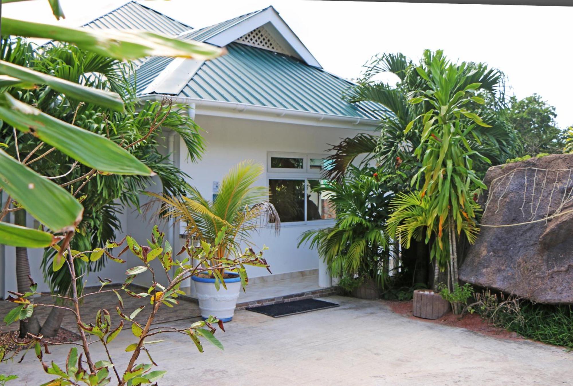 Ocean Blue Bay Apartment Anse Volbert Village  Exterior photo